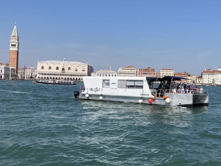 Huur een NAVI 53 HB 16:50 in Cremona