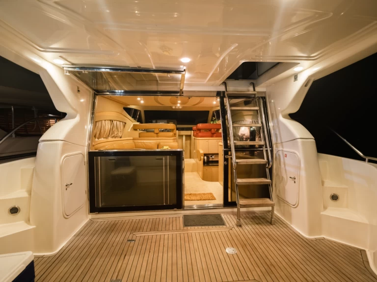 Huur Motorboot met of zonder schipper Ferretti in Panaji