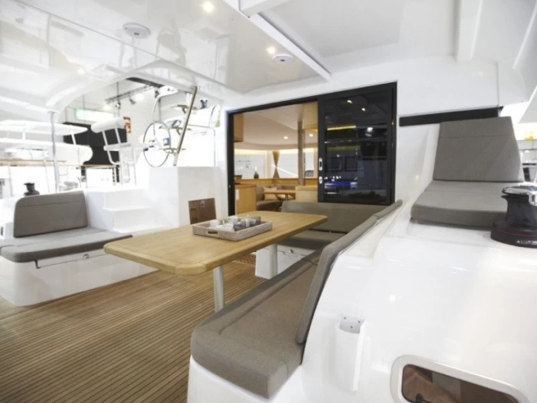 Verhuur Catamaran Lagoon met vaarbewijs