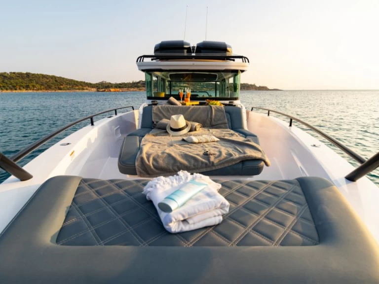 Bootverhuur Axopar Axopar 37 XC Cross Cabin in Lagonisí via SamBoat