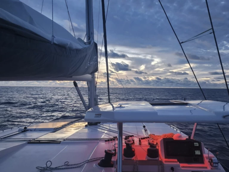 Bootverhuur Phuket Yacht Haven Marina goedkoop Leopard 50