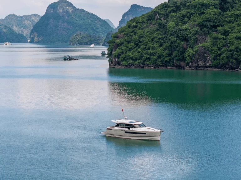 Huur Motorboot met of zonder schipper Jeanneau in Hạ Long