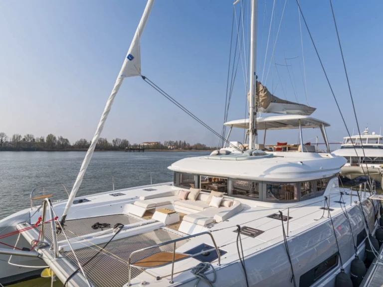 Bootverhuur Lagoon Lagoon 55 in Bonifacio via SamBoat