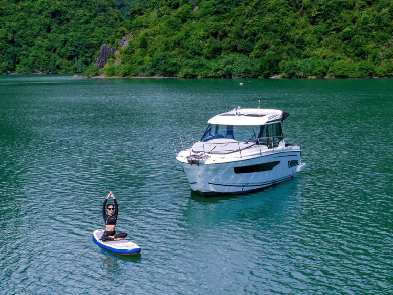 Verhuur Motorboot Jeanneau met vaarbewijs