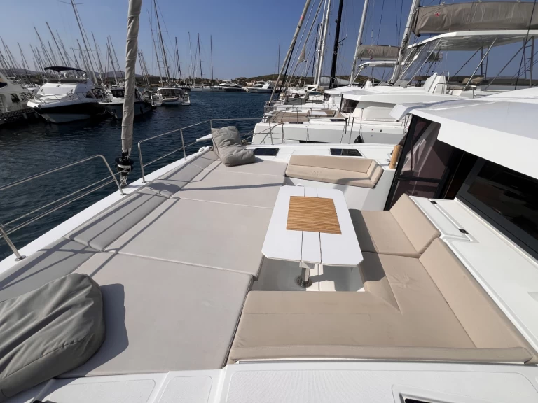 Bootverhuur Bali Bali 4.6 (owner's version) in Lávrio via SamBoat