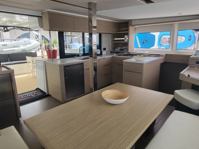 Bootverhuur Lagoon Lagoon 46 in Golfo Aranci via SamBoat