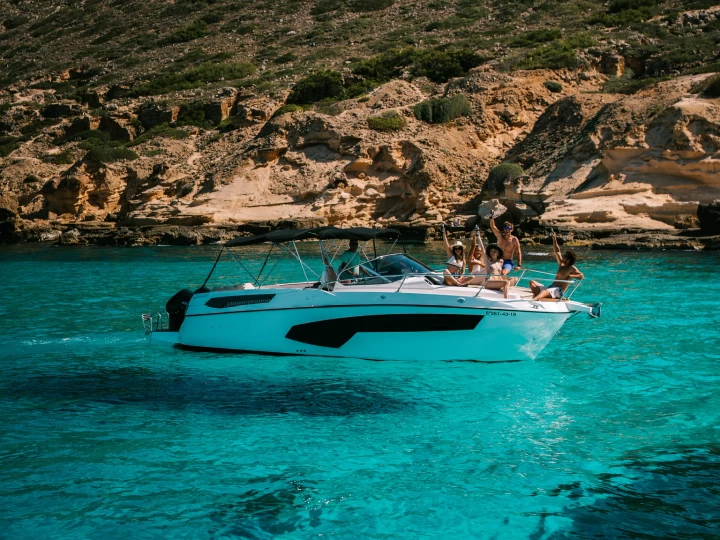 Huur Motorboot met of zonder schipper Karnic in s'Arenal