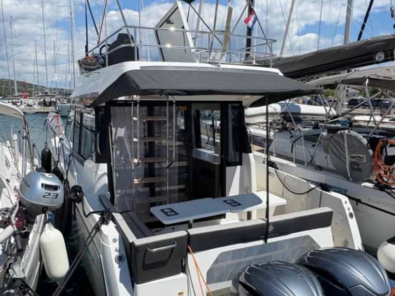 Huur Motorboot met of zonder schipper Jeanneau in Murter-Kornati