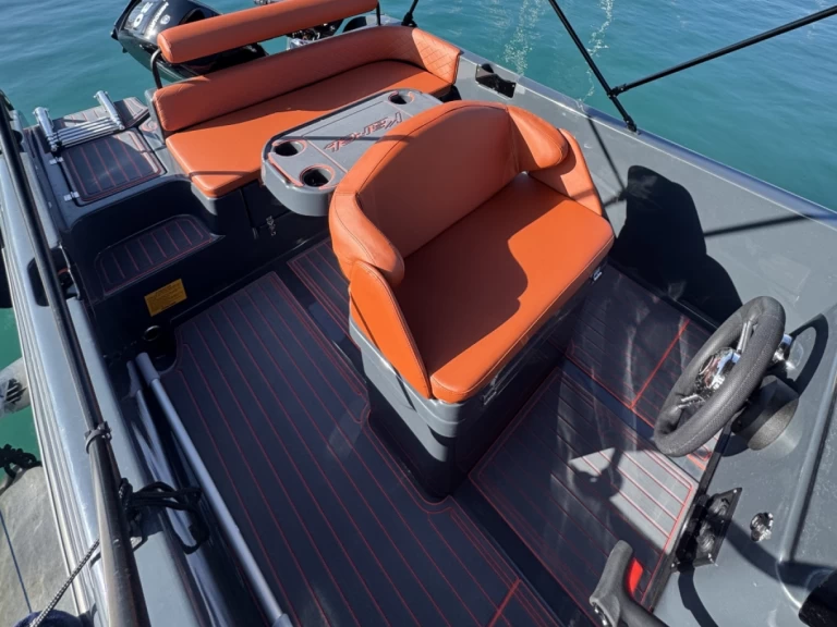 Huur een Karel Ithaca 550 in Agios Nikolaos