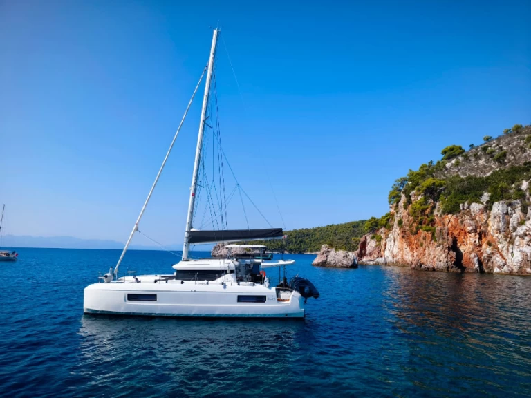 Catamaran te huur in Volos voor de beste prijs