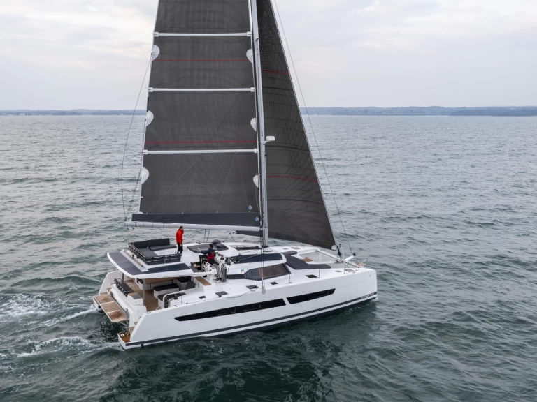 Huur een Fountaine Pajot Aura 51 in Hyères