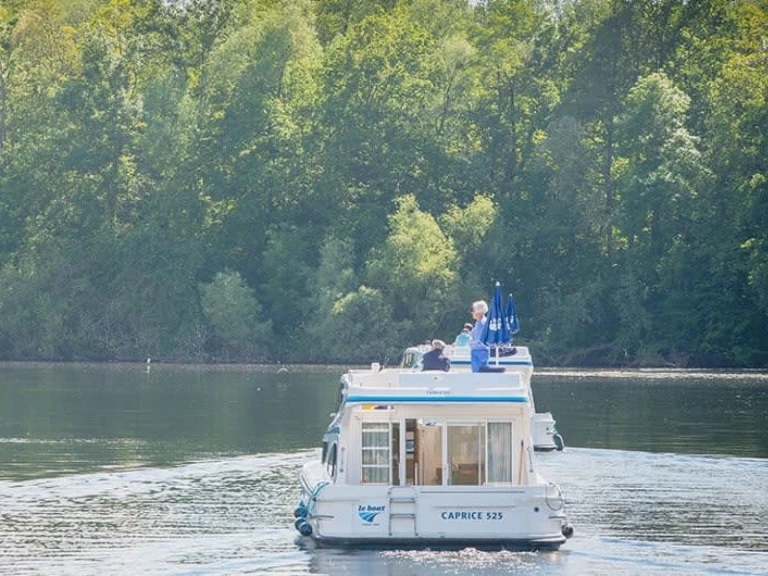 Verhuur Motorboot Le Boat met vaarbewijs