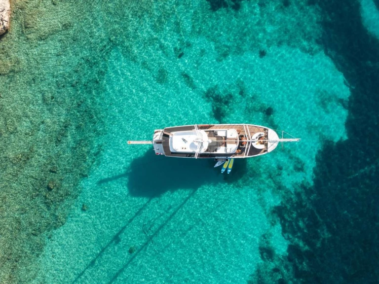 Bootverhuur Custom Phoenix Bronze in Split via SamBoat