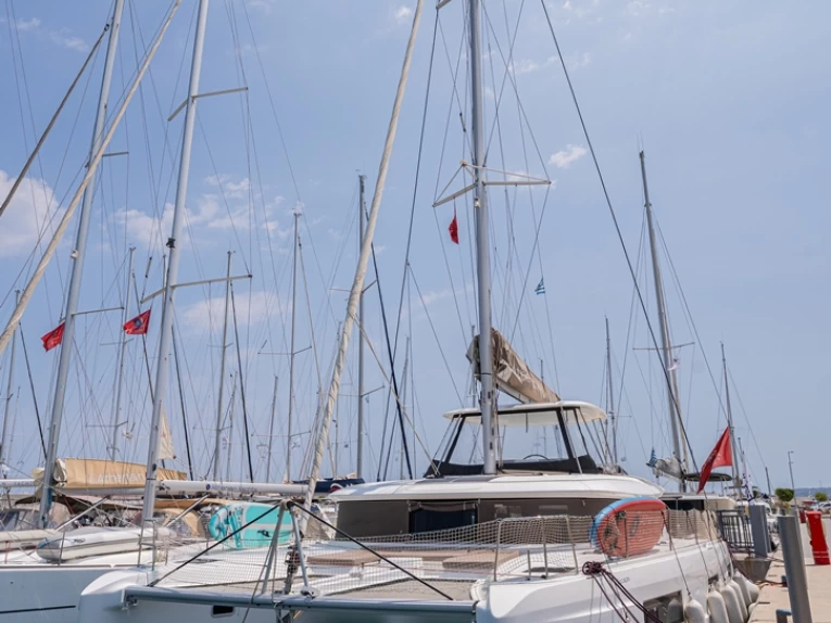 Verhuur Catamaran Lagoon met vaarbewijs