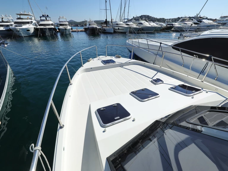 Bootverhuur Cobra Yachts Futura 40 Grand Horizon in Punat via SamBoat