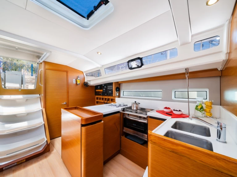 Jeanneau Sun Odyssey 440 te huur van particulier of professional in Lávrio