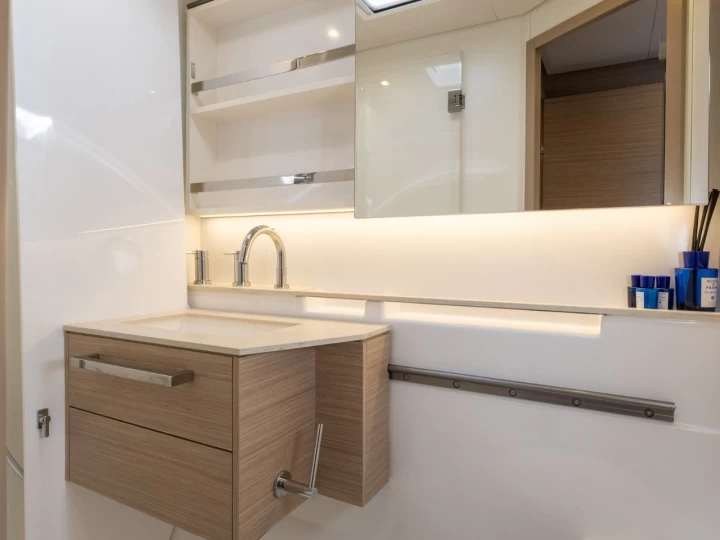 Bootverhuur Split goedkoop Lagoon 55 LUXURY version (2025)