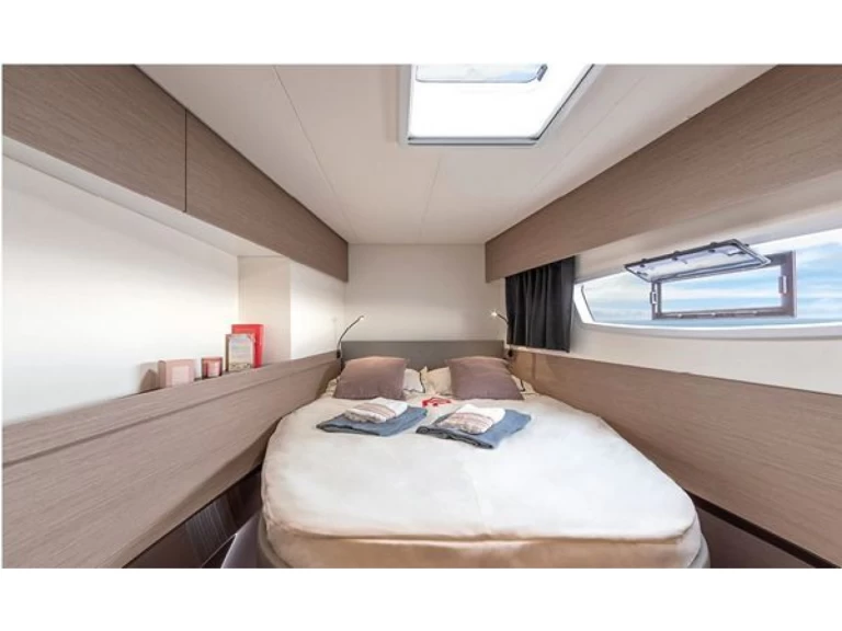 Bootverhuur Fountaine Pajot Elba 45 in Hyères via SamBoat