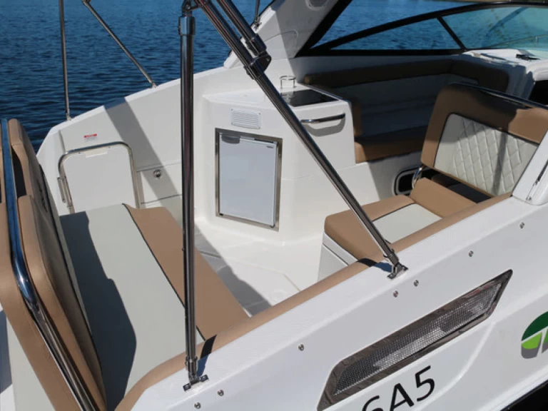 Huur een Bayliner C8 in Górkło