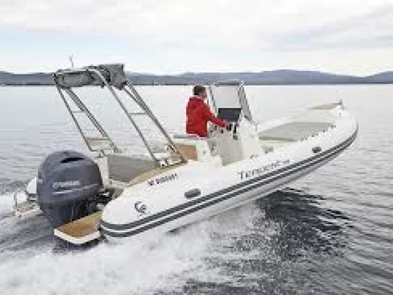 Huur een Capelli CAPELLI TEMPEST 700 in Arzon