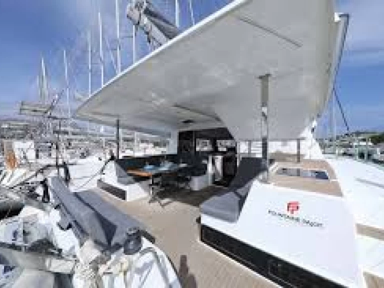 Verhuur Catamaran Fountaine Pajot met vaarbewijs