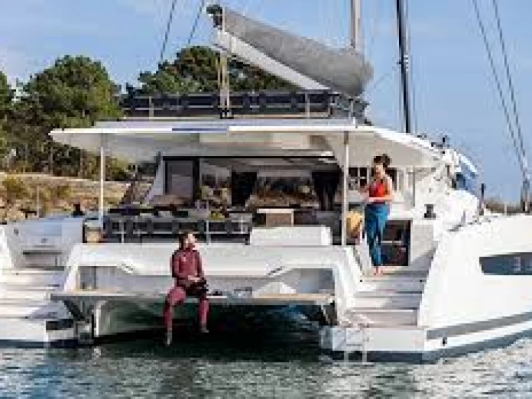 Verhuur Catamaran Fountaine Pajot met vaarbewijs