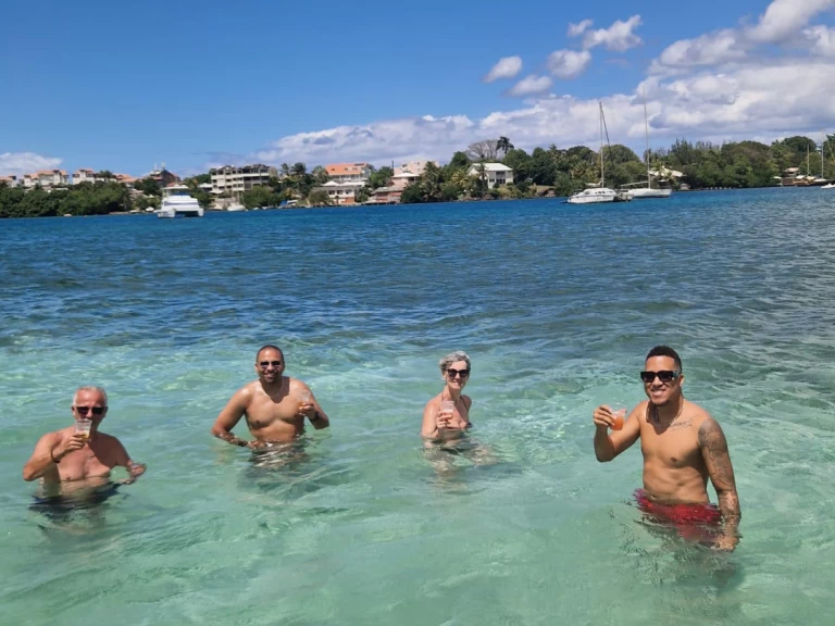 Huur Motorboot met of zonder schipper aback 24 in Les Trois-Îlets