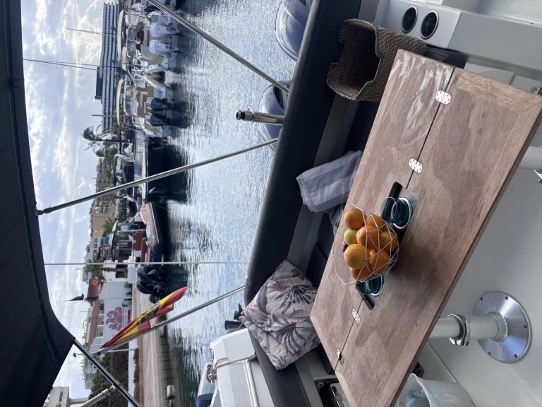 Verhuur Motorboot Jeanneau met vaarbewijs