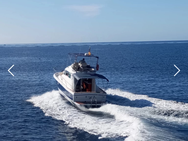 Huur een Bénéteau Antares 10.80 Fly in Roses