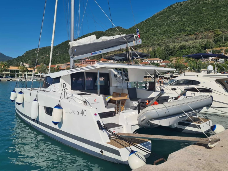 Jachthuur in Ligia - Fountaine Pajot Lucia 40 via SamBoat