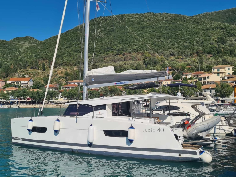 Huur een Fountaine Pajot Lucia 40 in Ligia