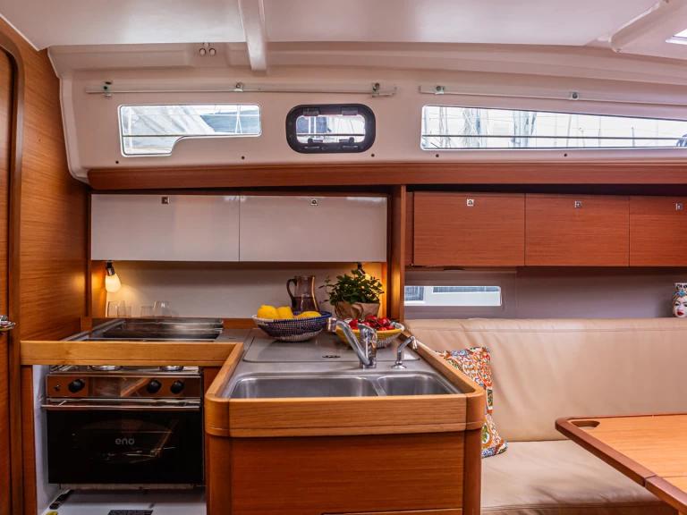 Huur een Dufour Dufour 360 Grand Large 2.20 draft in Furnari