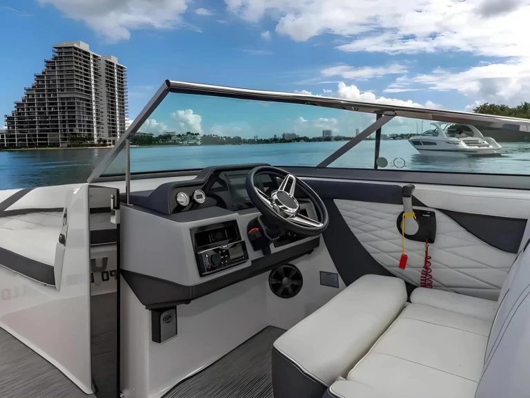 Bootverhuur Miami Beach goedkoop Regal 27 Fasdeck