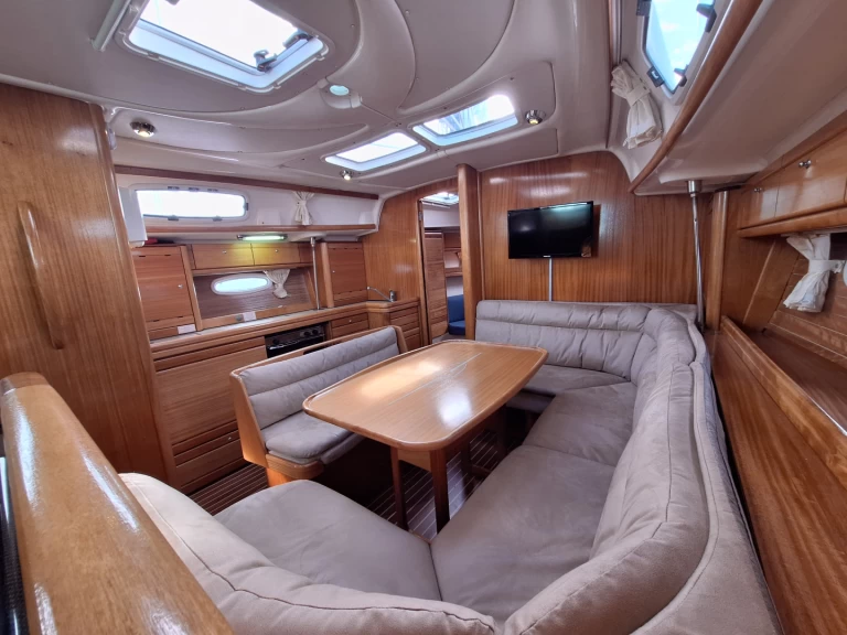 Bootverhuur Bavaria Bavaria 39 Cruiser in Hjellestad via SamBoat