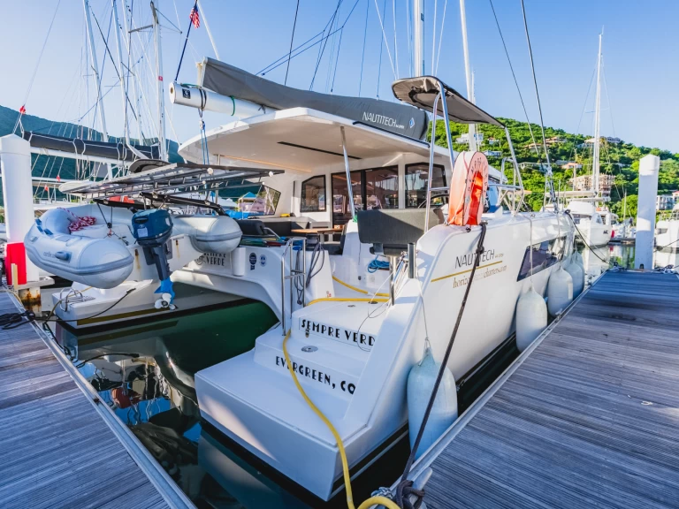Huur Catamaran met of zonder schipper Nautitech in Road Town