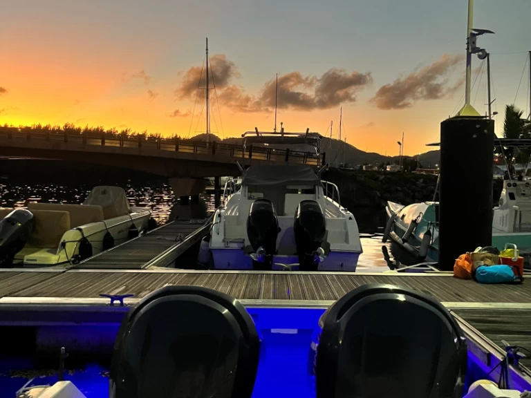 Bootverhuur Mahé goedkoop Scarab 302 Sport