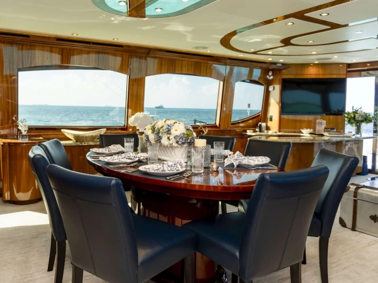 Hatteras Gail Force II te huur van particulier of professional in Nassau