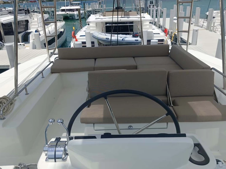 Huur een Lagoon Lagoon 51 in Marsh Harbour