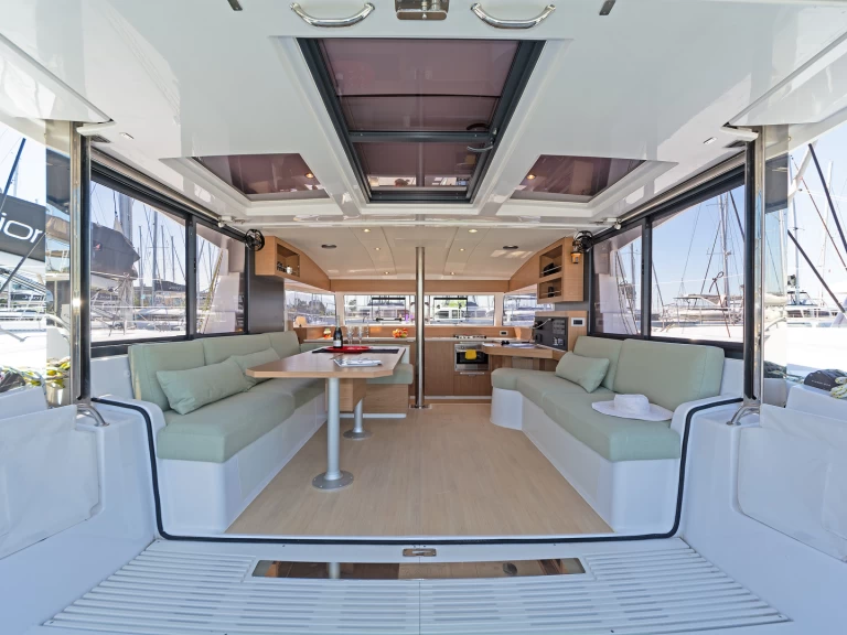 Catamaran te huur in Deme of Volos voor de beste prijs