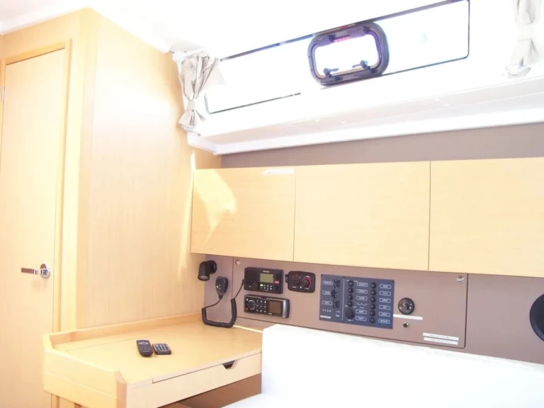 Bootverhuur Bénéteau Oceanis 38 in Trogir via SamBoat