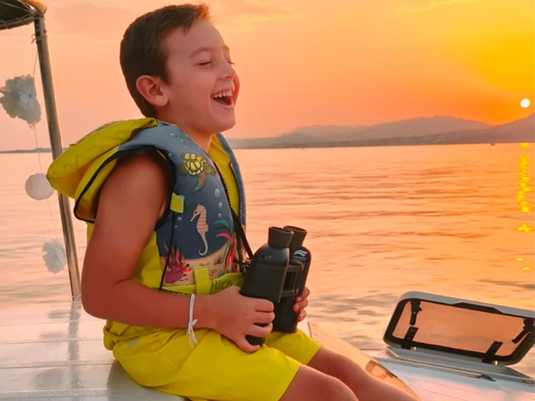 Bootverhuur Naviplane 710 in Benalmádena via SamBoat