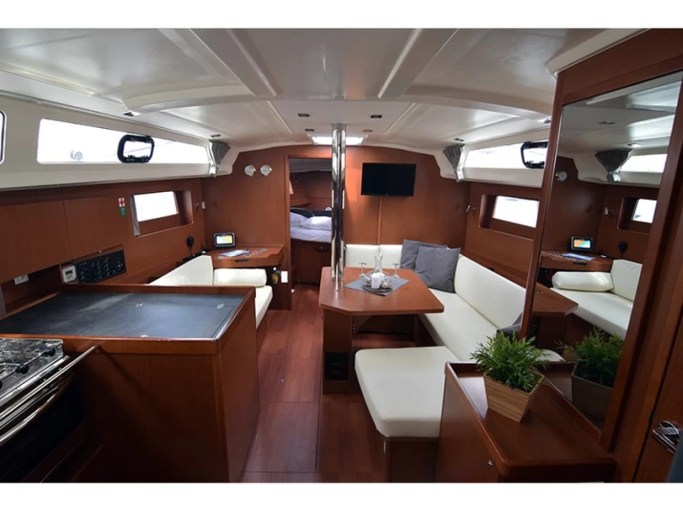 Bénéteau Oceanis 41.1 te huur van particulier of professional in Álimos