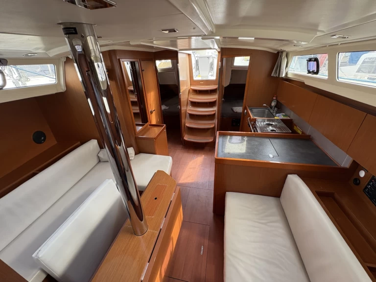 Huur een Bénéteau Oceanis 41.1 in Ibiza Town