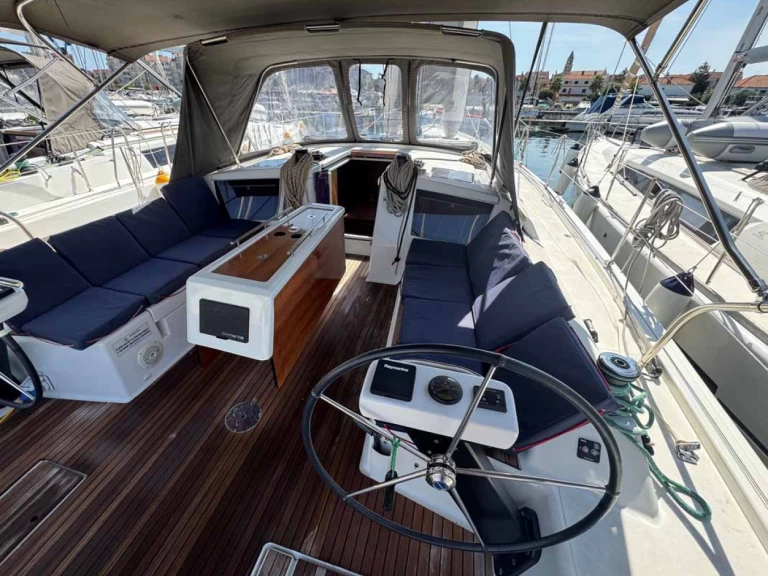 Huur een Dufour Dufour 430 in Split