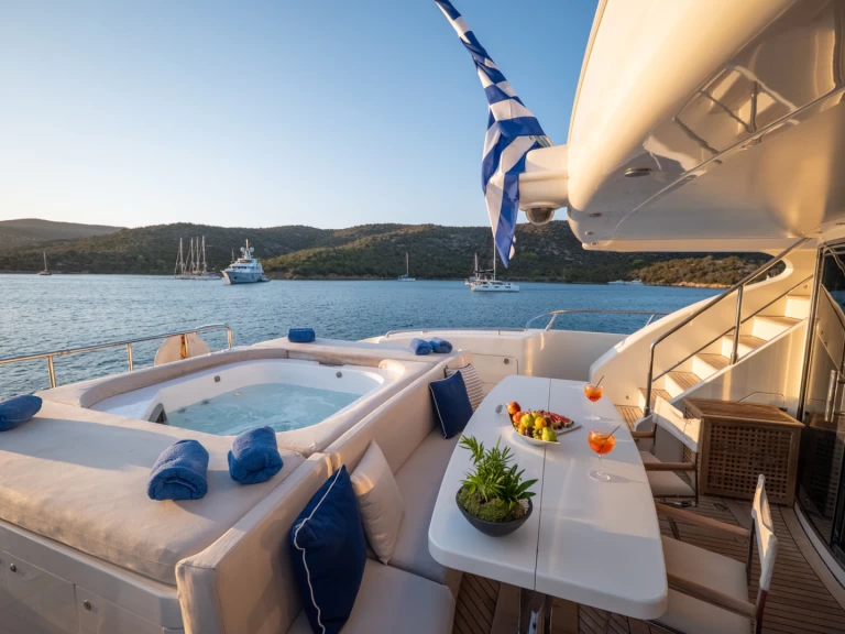 ISA, RODRIGUEZ GROUP ITALY 133 te huur van particulier of professional in Flisvos Marina