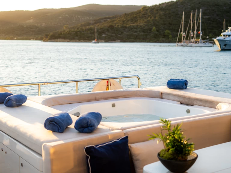 Jachthuur in Flisvos Marina - ISA, RODRIGUEZ GROUP ITALY 133 via SamBoat