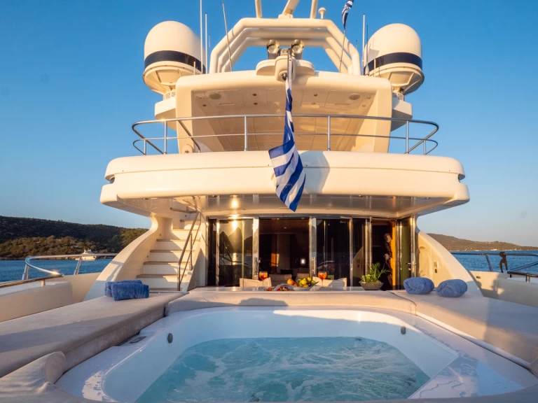 Huur een ISA, RODRIGUEZ GROUP ITALY 133 in Flisvos Marina