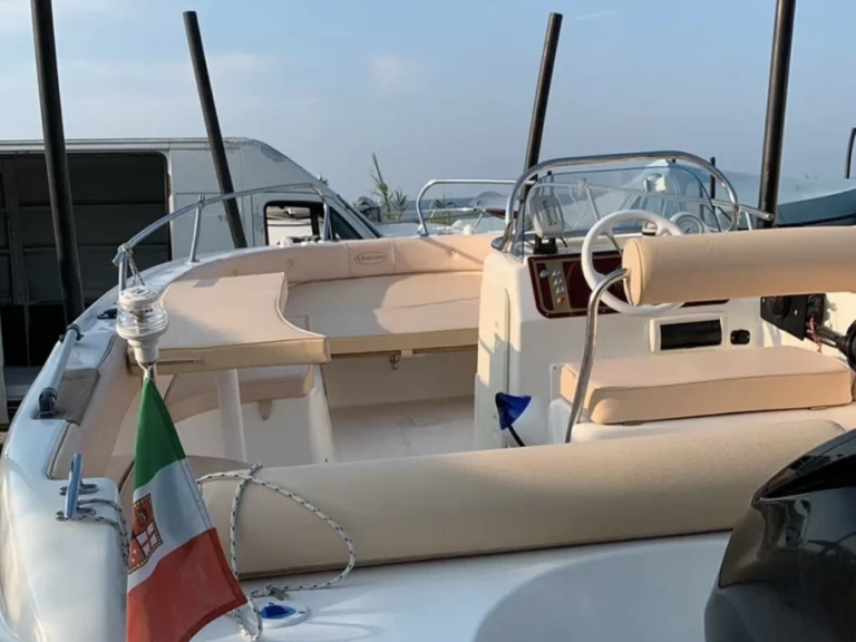 Motorboot te huur in Messina voor de beste prijs