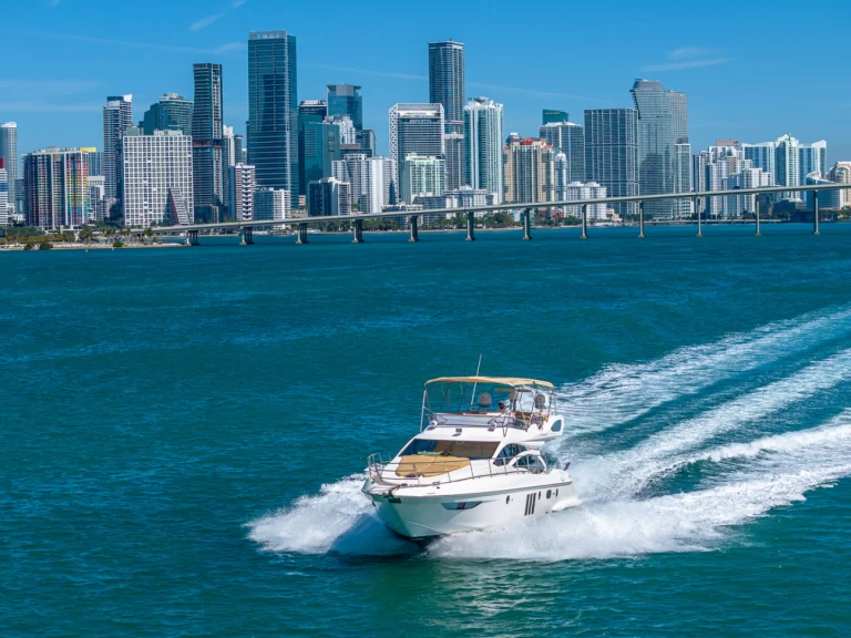 Huur een Azimut Azimut 53 Fly in Miami Beach