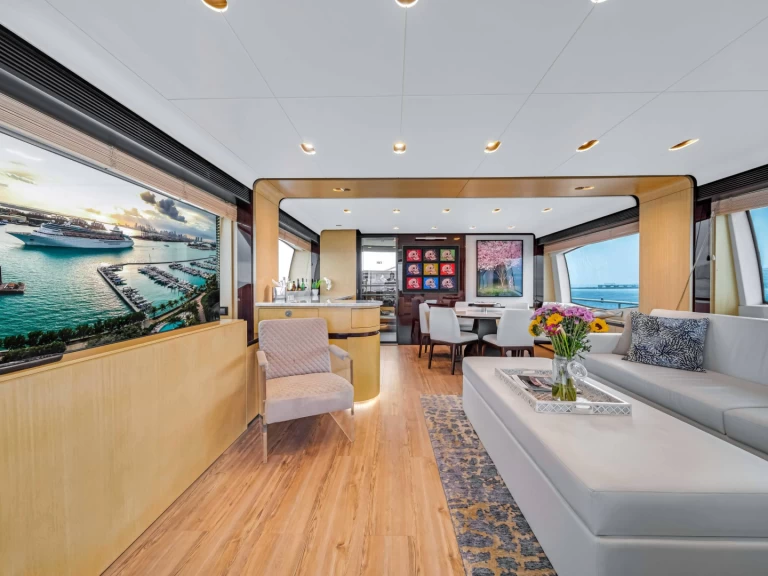 Bootverhuur Miami goedkoop Azimut 84 Sky 